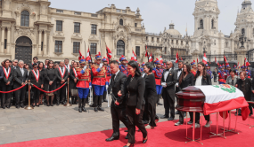 PERU: Fujimori es despedido con honores póstumos en el Palacio