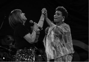 Nairoby Duarte escala como solista e inspira a féminas con “Otra mujer”