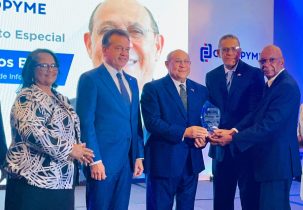 Empresarios reconocen al director general del INFOTEP, Rafael Santos Badía