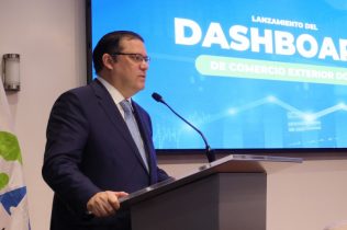 Aduanas presenta un innovador “dashboard” de datos de comercio