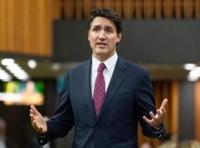 CANADA: Justín Trudeau cierra las puertas del país