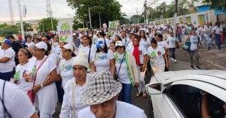 Cientos de feligreses marchan por la familia y una mejor nación