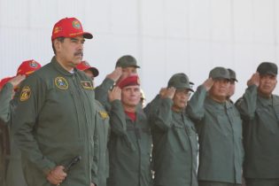 VENEZUELA: Maduro condecora a 21 sancionados por los EEUU