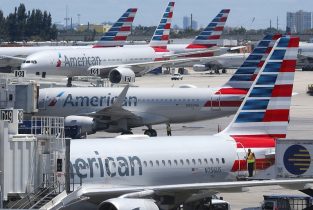 American Airlines suspende todos sus vuelos dentro de EEUU por problema técnico