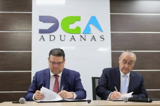 Aduanas y la ONEC firman acuerdo para combatir la competencia desleal