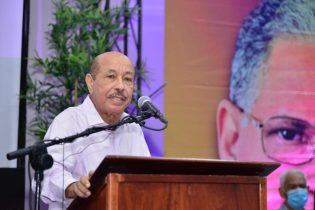 Exministro pide al Gobierno más cautela con el endeudamiento