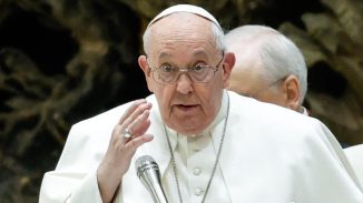 EL VATICANO: Papa pide alto el fuego en todo frente de guerra antes Navidad