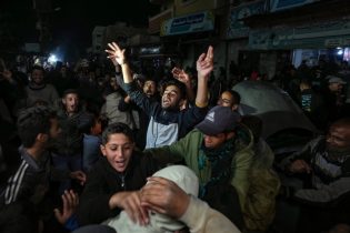 Bombardeos israelíes ensombrecen alegría de tregua en Gaza