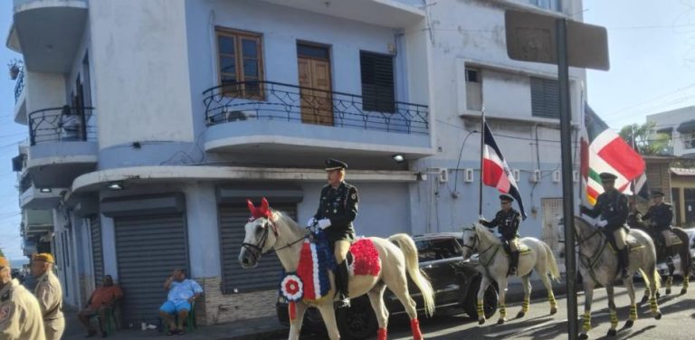 «Cabalgata por la Patria» decora calles de la Zona Colonial