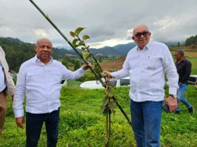 IAD y Bagrícola gestionarán financiamiento a productores de Constanza