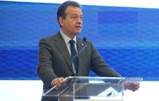 El ministro de Industria Bisonó representa RD en Foro Davos