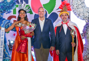 Presentan al rey y la reina del Carnaval de Santiago 2025