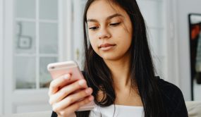 Menores de 18 años dedican 67 minutos diarios a redes sociales