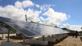 Gobierno instala paneles solares en La Descubierta por RD$40 MM