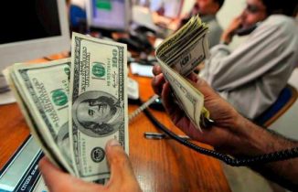 Dólar subió 10 centavos y este jueves era vendido a RD$62.08
