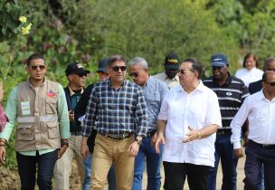 Ministro Cruz entrega 96 km. de caminos en Hato Mayor beneficiando a productores