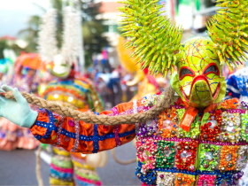 Carnaval Santiago comenzó este domingo con gran entusiasmo