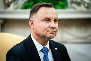 POLONIA: Solicita a EEUU que despliegue armamento nuclear en Polonia