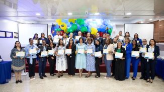 Contraloría reconoce hijos de colaboradores con autismo