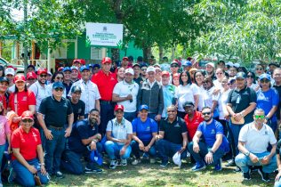 Senado siembra su primer bosque institucional en Humedales del Ozama