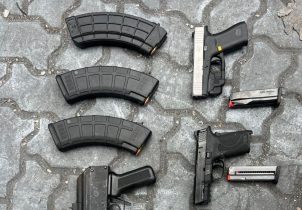 Aduanas y DNCD incautan armas y drogas dentro de caja y bocina en el puerto de Haina