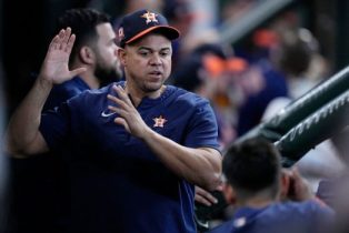 Leones anuncian al boricua Alex Cintrón como dirigente 2025