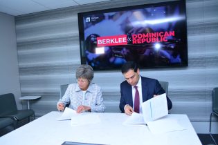 RD firma acuerdos de colaboración con Berklee College of Music en EEUU
