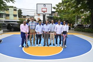 Banreservas remoza cancha Camila Henríquez del sector Mirador Norte