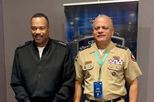Ministro de Defensa se reúne autoridades militares de EEUU