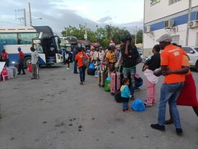 Haití instala centros médicos para atender repatriados por RD