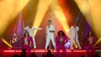 Manny Cruz abarrota el Teatro La Fiesta con gran espectáculo