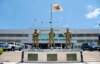 Prohíbe militares portar armas en colmados, bares y discotecas