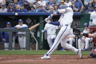 Los Reales fijan récord de la franquicia con siete jonrones en victoria ante Orioles