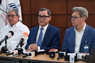 Ministro de Trabajo dice 8 de 9 empresas violan el 80-20 en Guerra