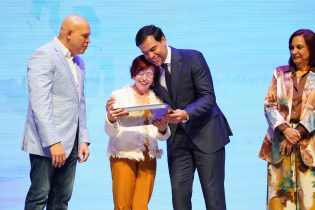 Reconocimiento a madres en el ámbito cultural