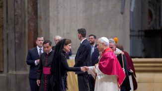 Vice RD participa en misa inicio pontificado del papa León XIV