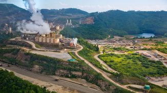 Barrick y comunitarios sellan acuerdo reasentamiento por expansión mina en la RD