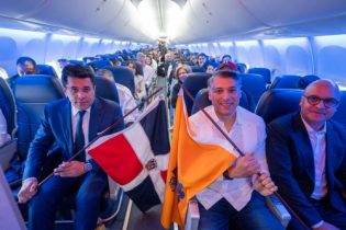 David Collado inaugura vuelo a Nueva York de Arajet
