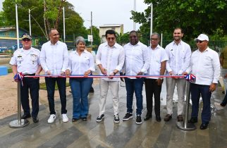 David Collado entrega remozada Plaza Marcelino Marte en Guayacanes
