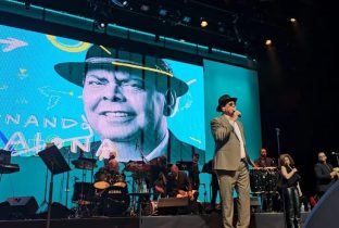 Fernando Villalona y orquesta a casa llena en Lehman Center