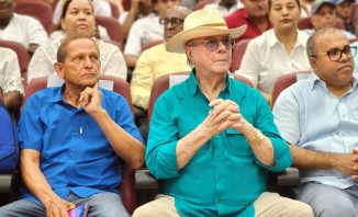 Hipólito moviliza perremeístas en respaldo a su hija Carolina