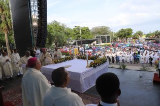 Miles dominicanos participaron en celebración de Corpus Christi
