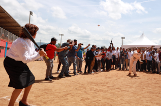 Vicepresidenta inaugura Torneo de Beisbol Amateur de Santiago