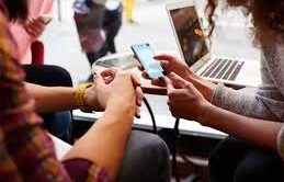 Alertan sobre riesgo silencioso de adicción a pantallas digitales