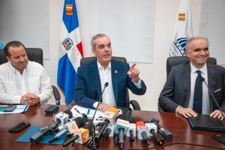 Abinader garantiza cupo para estudiantes próximo año escolar