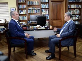 Leonel y Presidente Abinader preocupados por crisis de Haití