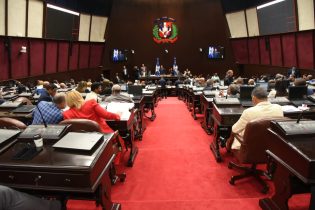 Diputados aprueban proyecto que establece incentivos para médicos de la frontera