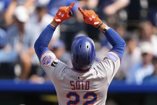 El jonrón de 435 pies de Juan Soto impulsa a los Mets a vencer a los Reales