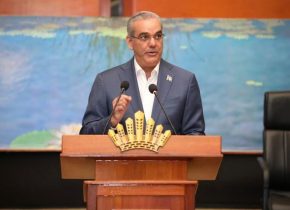 Abinader propone se declare sargazo una prioridad regional