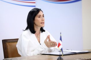 Primera Dama pide endurecer penas por delitos contra niñez